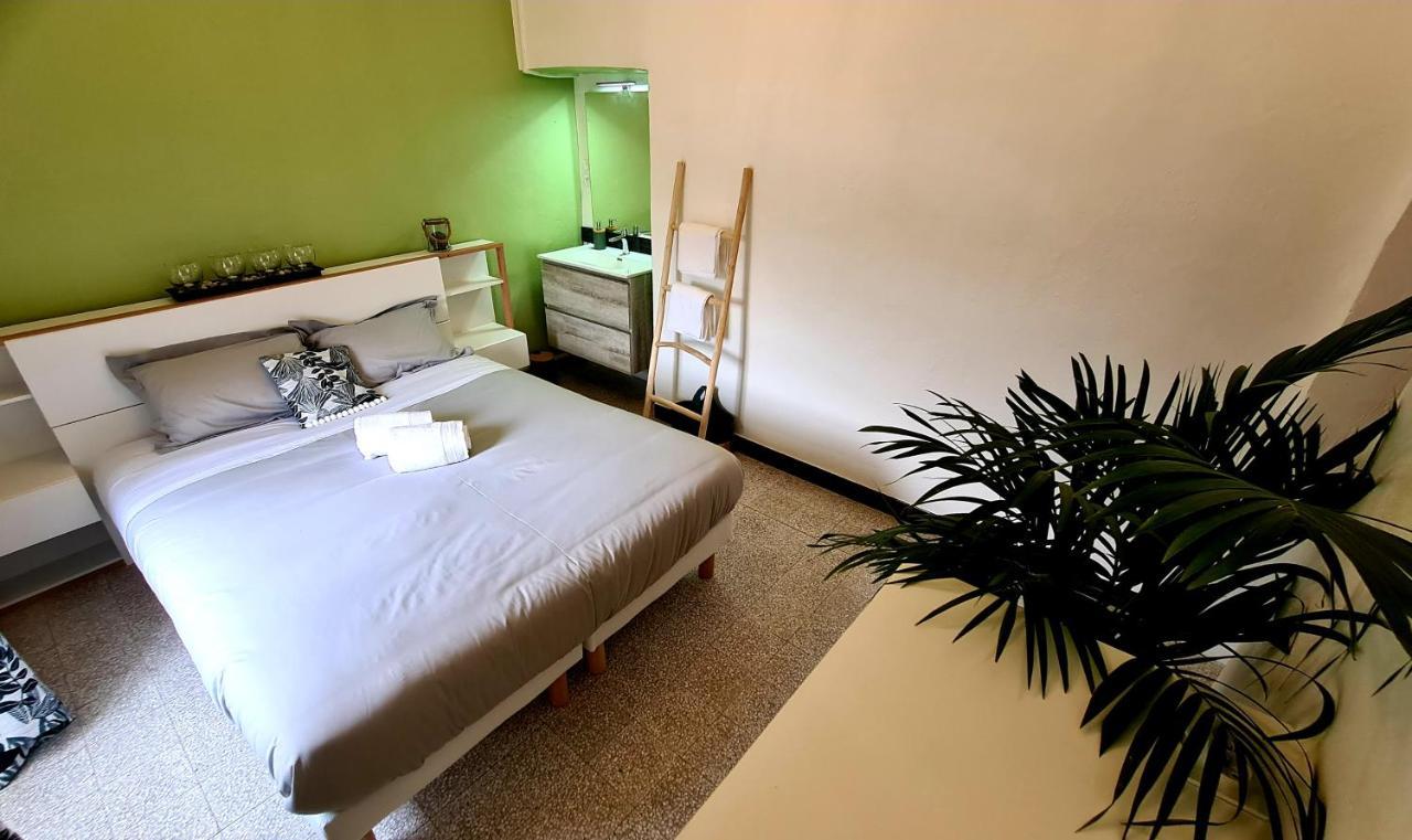 Lou Mouli Di Baou Bed and Breakfast Labeaume Exteriör bild