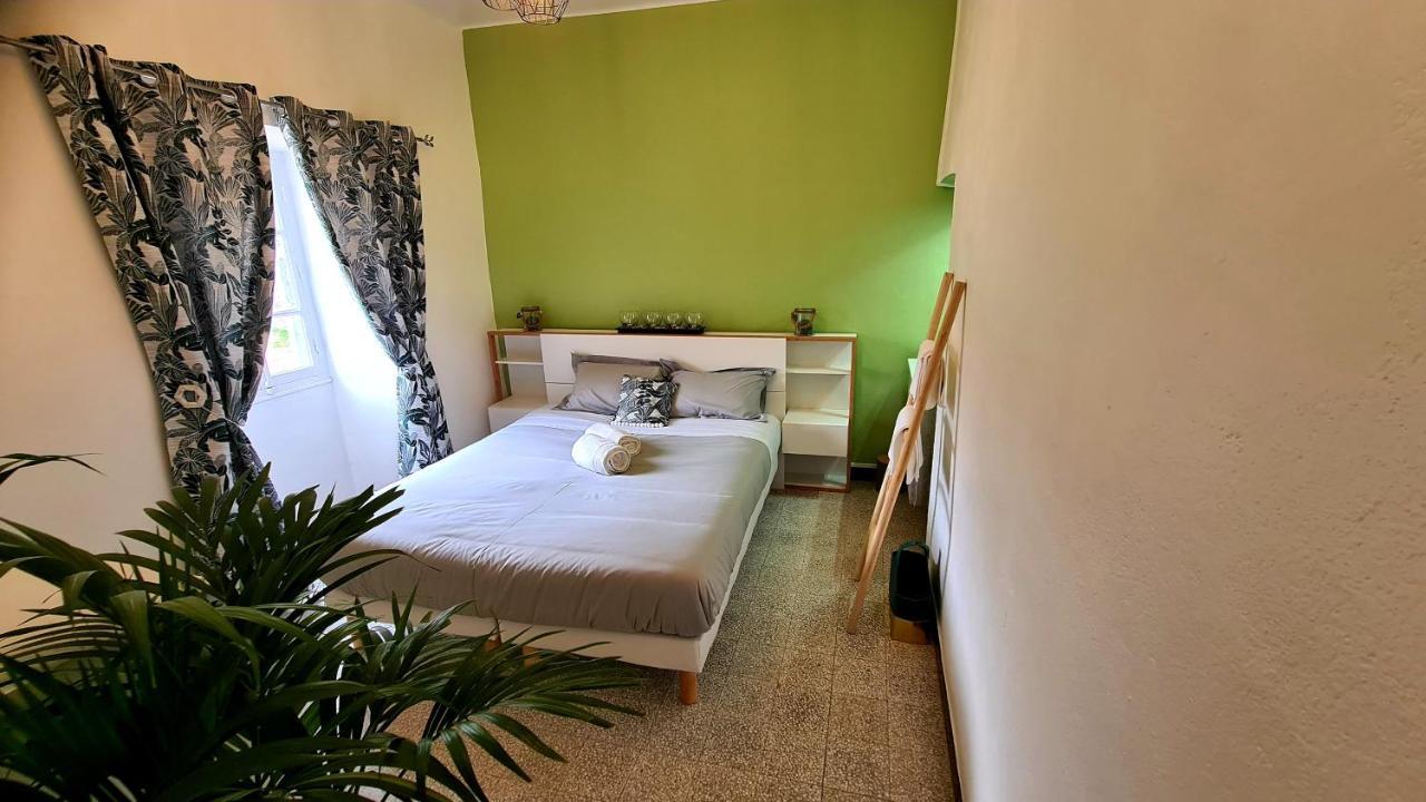 Lou Mouli Di Baou Bed and Breakfast Labeaume Exteriör bild